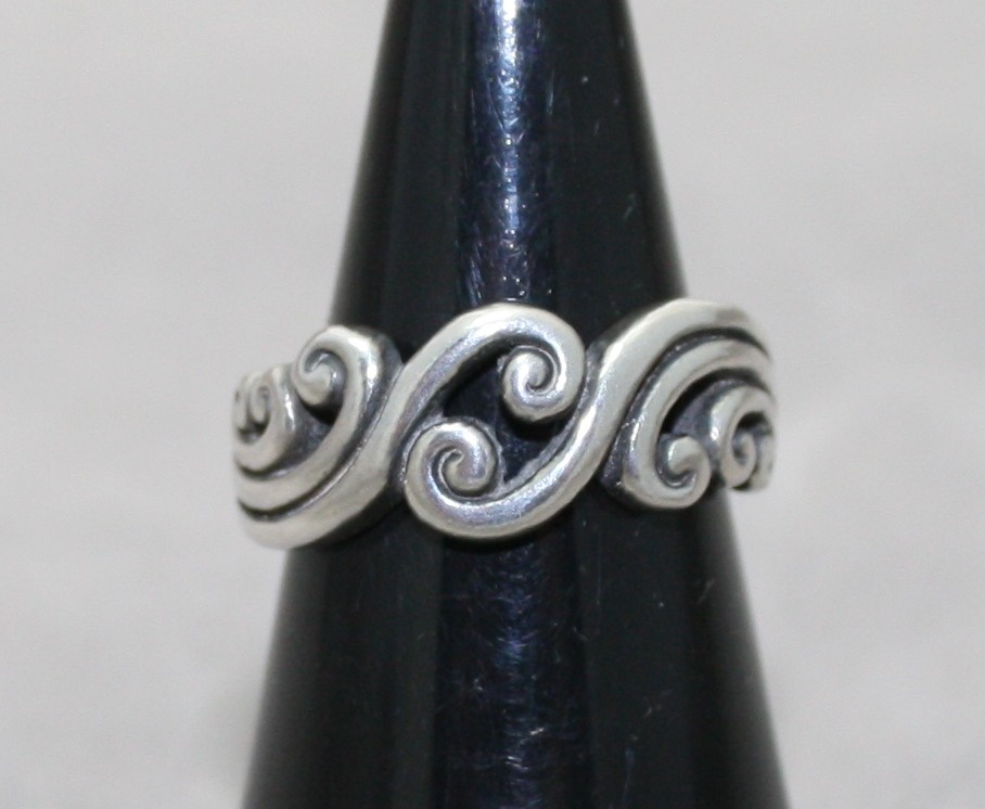 Curl wave ring