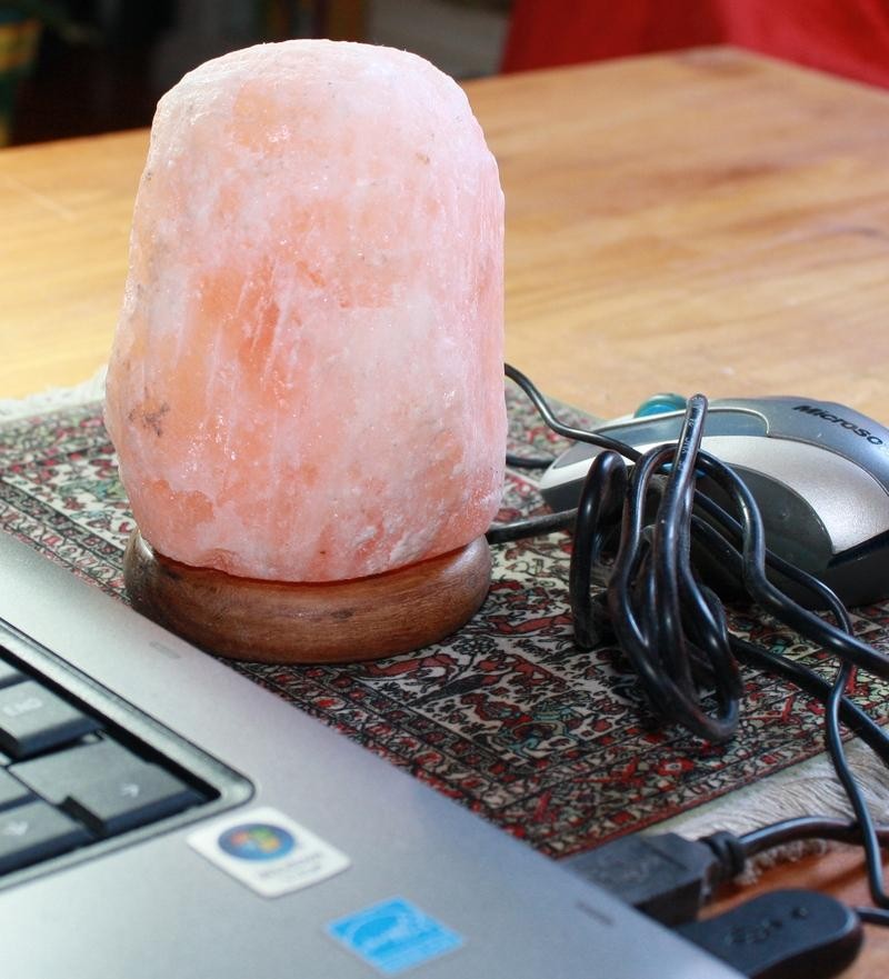 Salt crystal lamp for computers