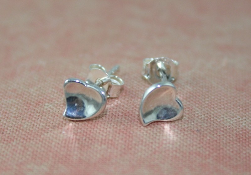 Concave heart studs
