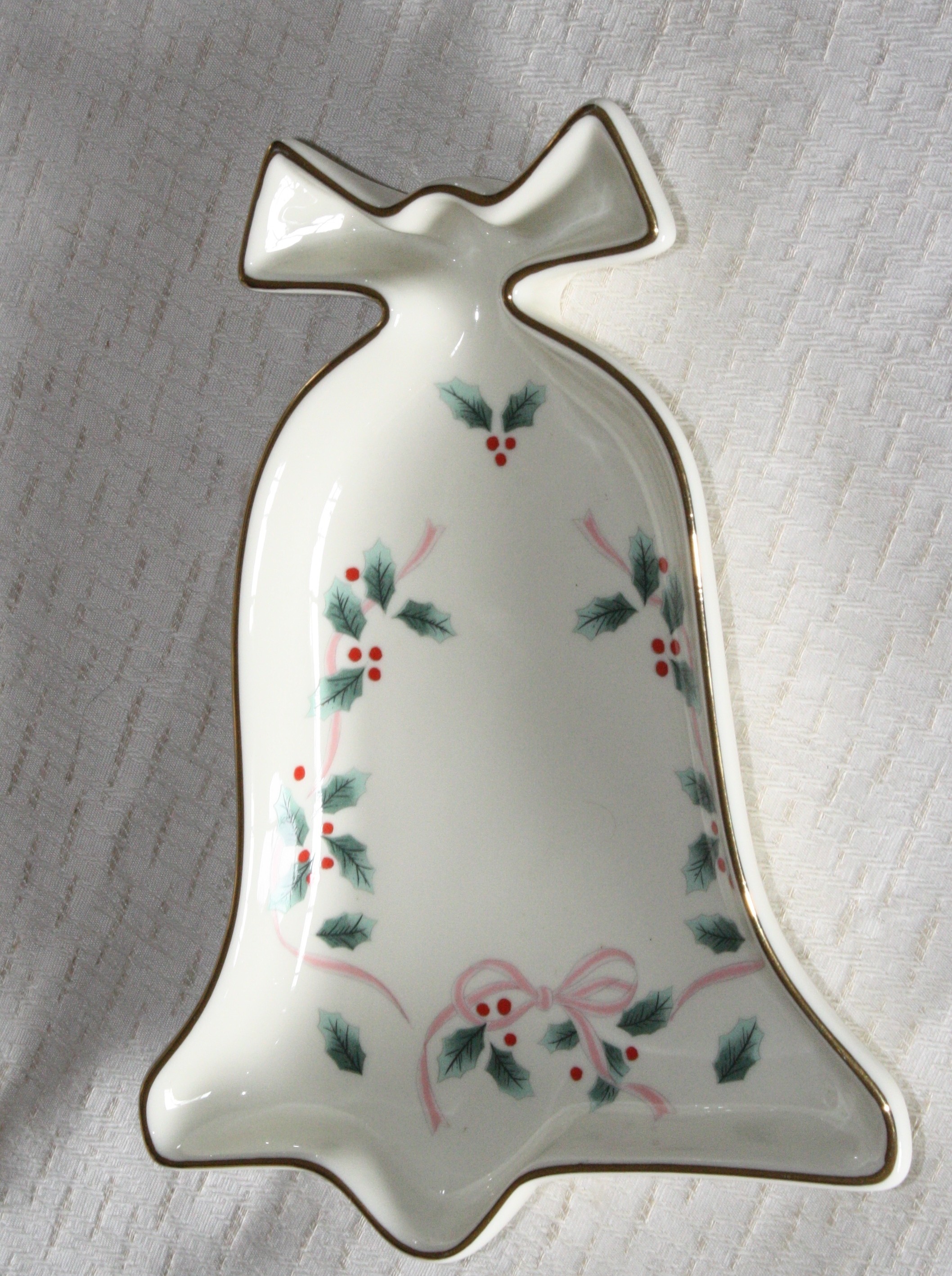 Mikasa Bell Dish - Ribbon Holly