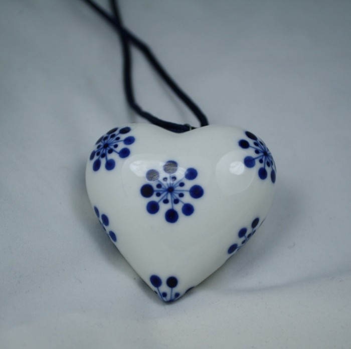 Anne Black Ceramic Hearts