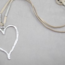 Long leather necklace with heart