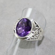 Amethyst ring with pattern