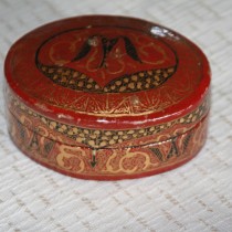 Oval red gift box